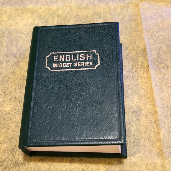 VINTAGE English Dictionary 1964 Midget Series Green 3.25" X 2.25" - Picture 1 of 9